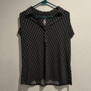 Croft & Barrow Women's Black and White blouse with design PXXL